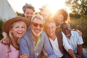 6 friends smiling with sunlight